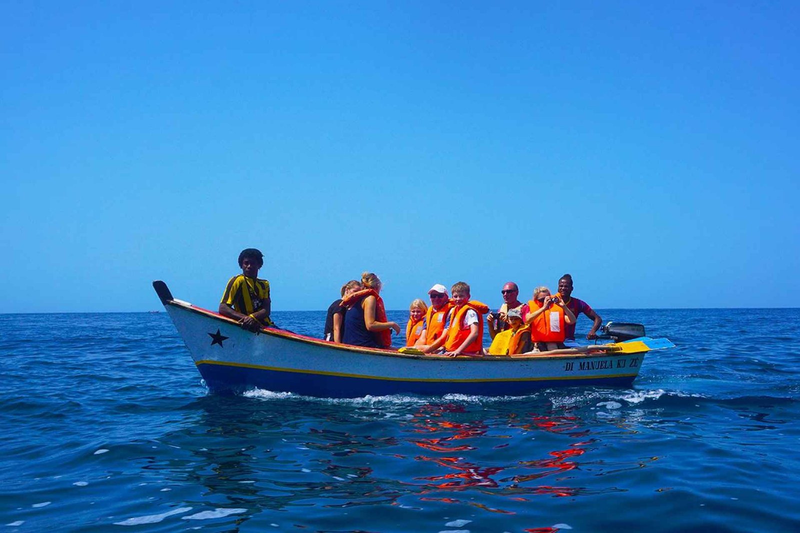 In partenza da Praia: gita in barca, snorkeling, grotta e barbecue sulla spiaggia