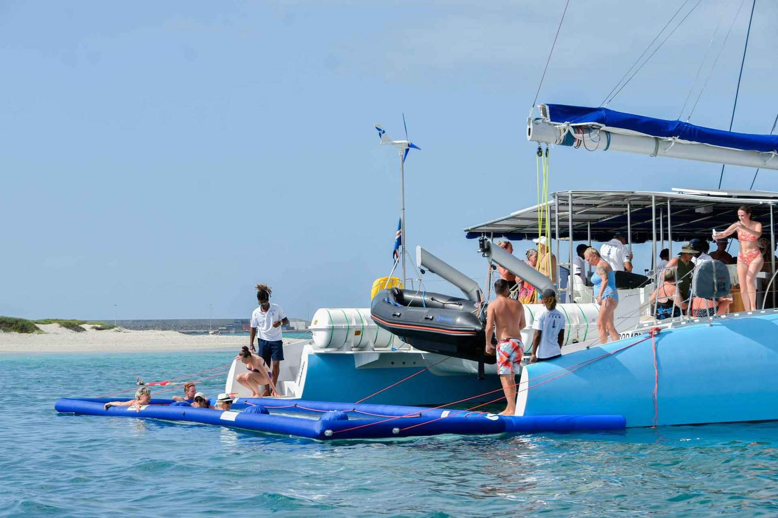 Excursion en catamaran à Boa Vista : croisière tout compris dans la baie
